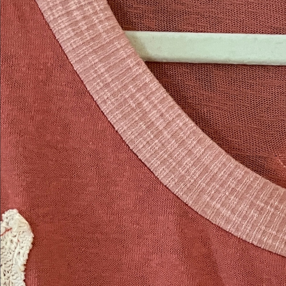 POL Mauve-Pink-White Star Appliqué Long Sleeve w/Scoop Neck & Open Work Accents - Picture 4 of 14